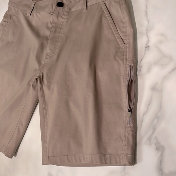 Mountain Hardware Men's Shorts - Picture 3 of 7